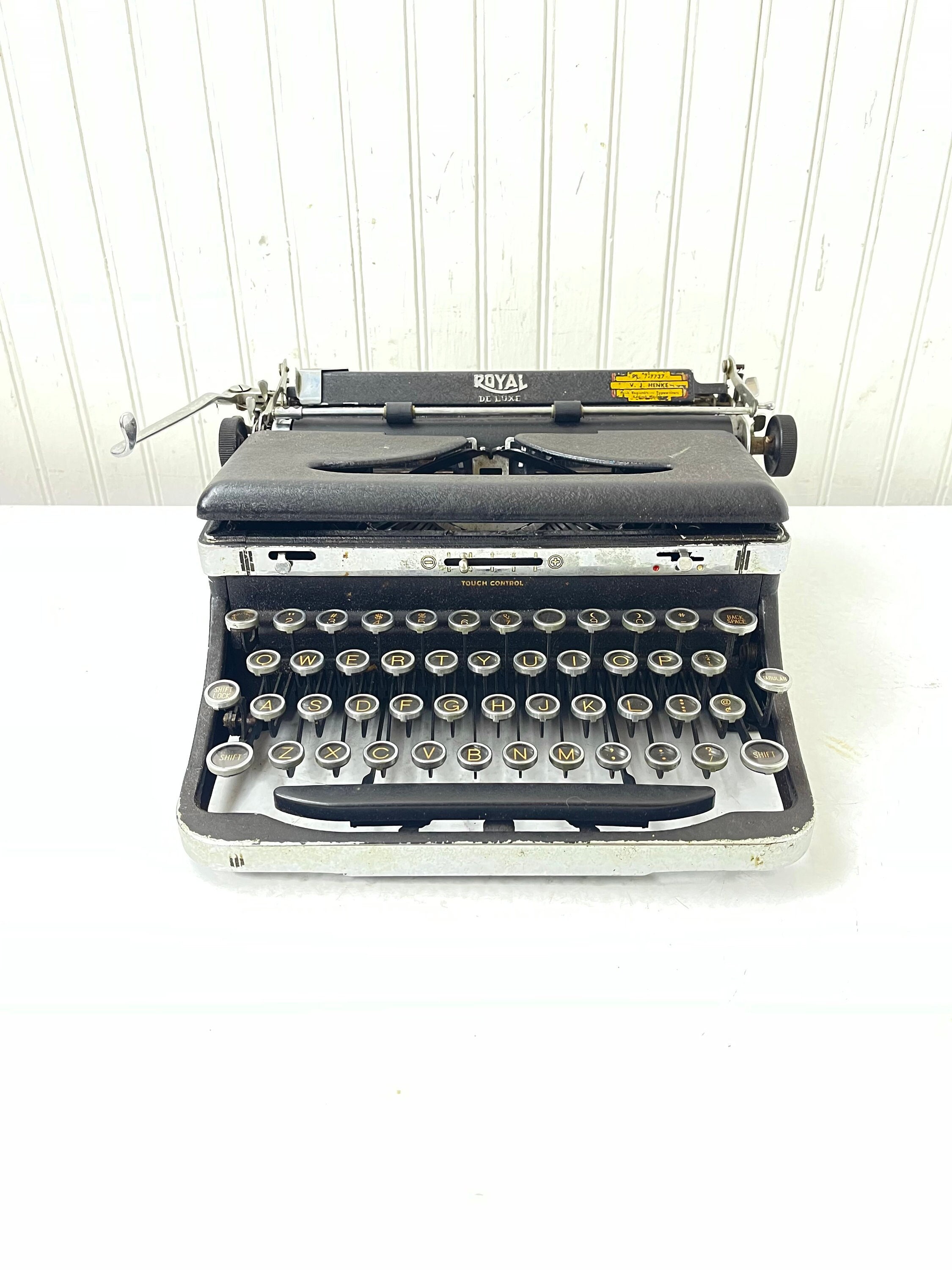 Vintage Royal Typewriter, Manual Typewriter, Collectible,black metal typewriter, 1930s, writer, office decor, interior design, library decor