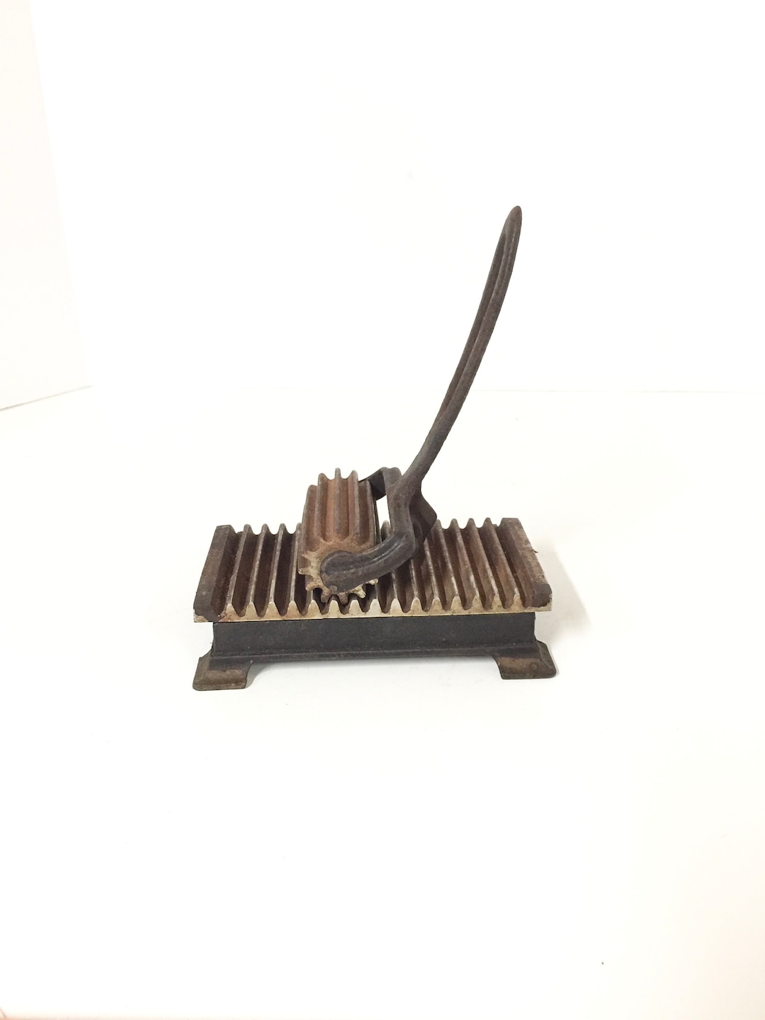 ANTIQUE Iron, Cast Iron Tool, Pleat Tool, Fluting Iron, Pleating Metal