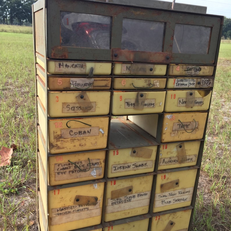 Gabinete médico militar cajones de almacenamiento | Etsy