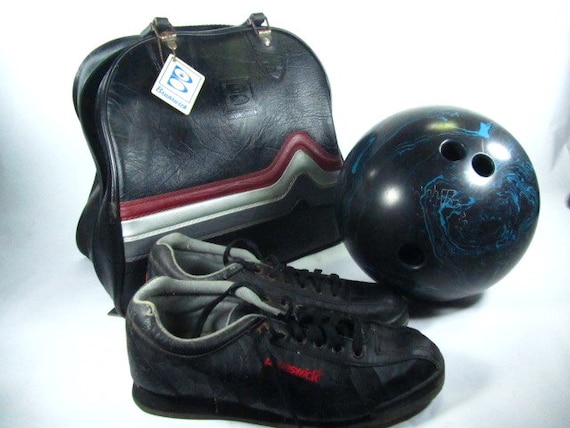 Bowling ball, shoes and bag - sporting goods - by owner - sale