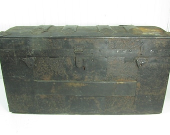 Vintage trunk,Antique Steamer Trunk, child's trunk,Round Top Trunk,storage box,1800 treasure trunk,treasure chest,pirate chest,vintage trunk