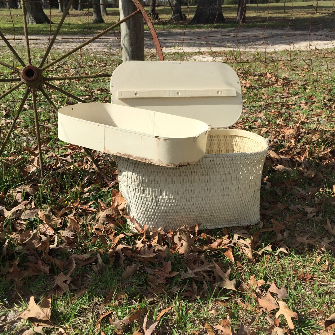 Basket, Picnic Basket, Shabby Chic Basket, Woven Basket, Wicker Storage