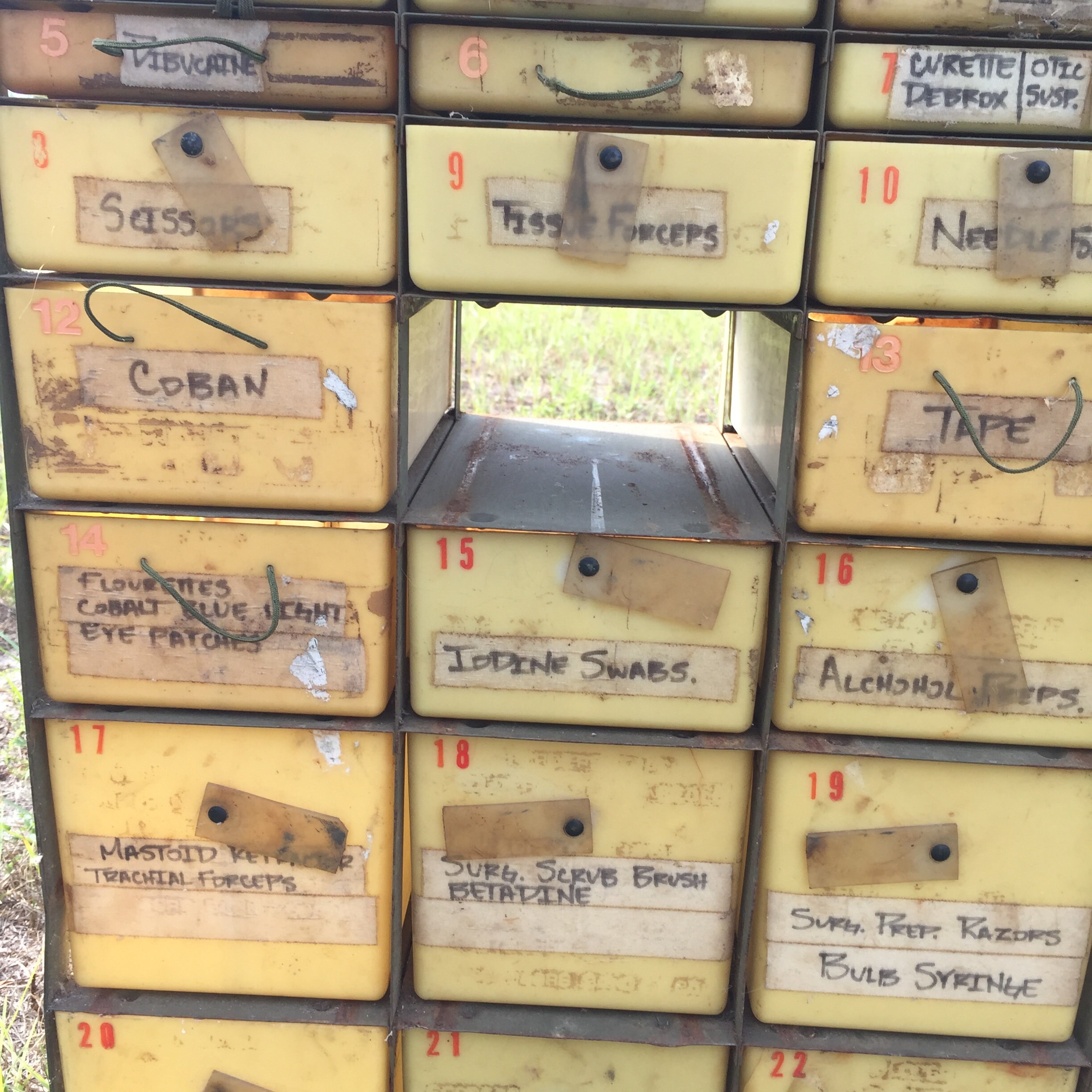 Gabinete médico militar cajones de almacenamiento | Etsy