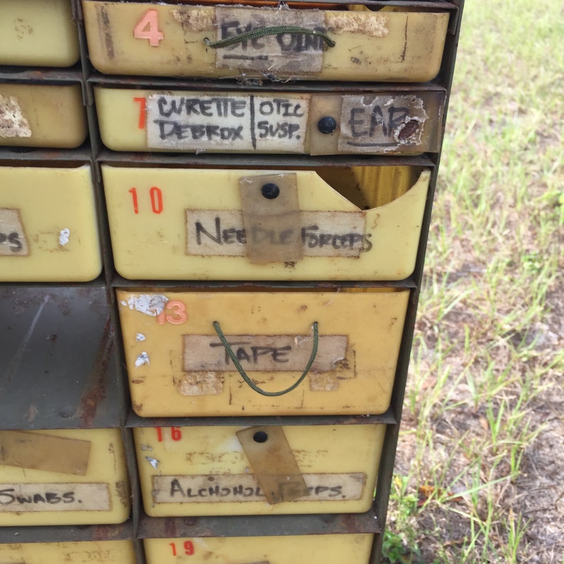 Gabinete médico militar cajones de almacenamiento | Etsy
