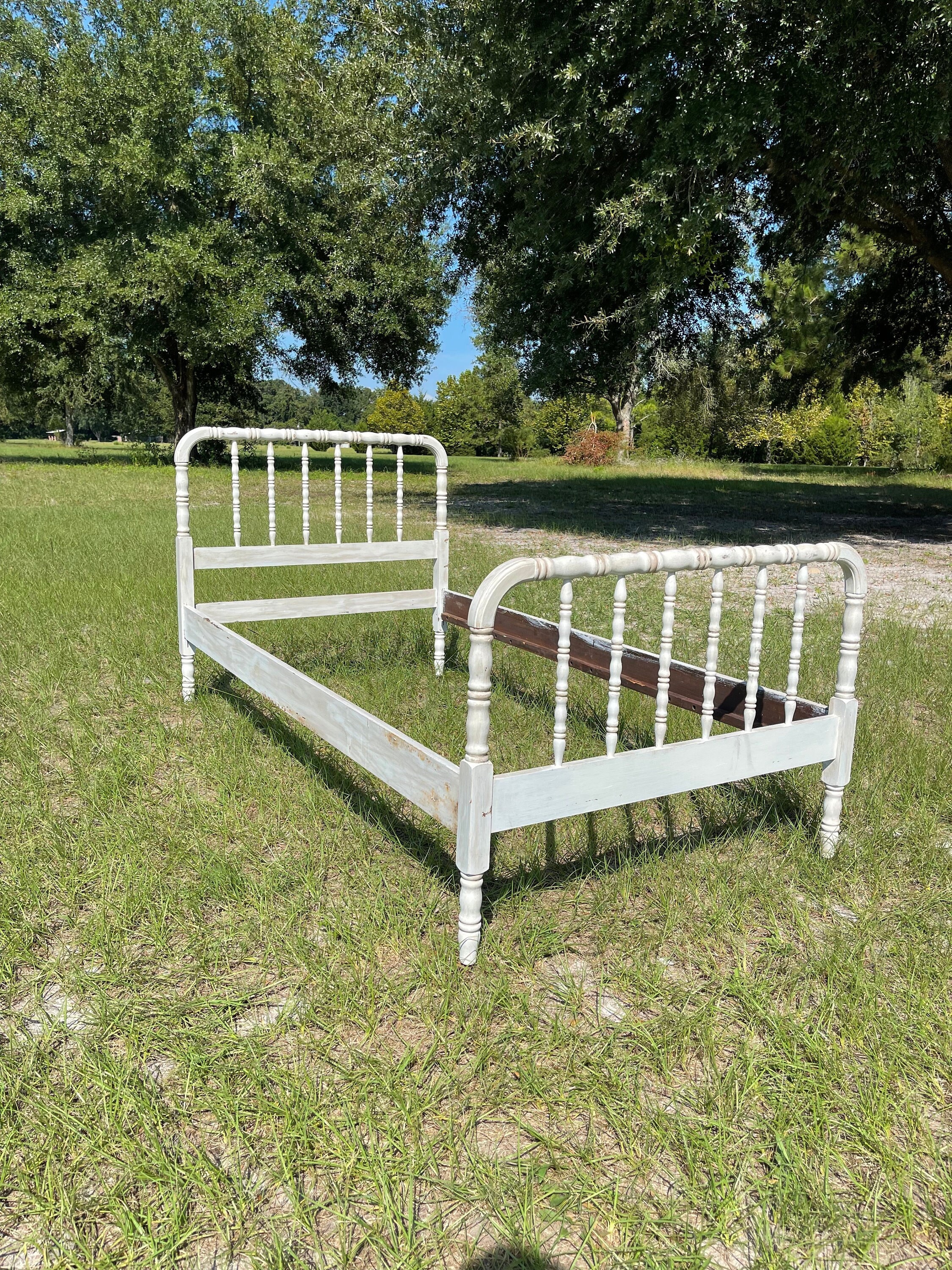 Antique Bed White Wood Bed Jenny Lind Bed Farmhouse Spool Bed Spindle Bed Heirloom Vintage Furniture Guest Room Twin Size Bed Etsy