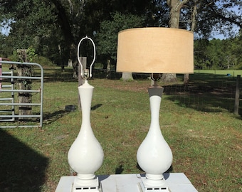 Vintage light, retro lamps, mid century lamps, table lamps, chic decor, glass lamps, boho decor, white lamps, rustic modern lamps