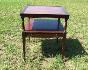 Mesa auxiliar vintage, Mesita de noche, Mesa auxiliar vintage, Mesa final, Muebles, Tapa de cuero, Ruedas