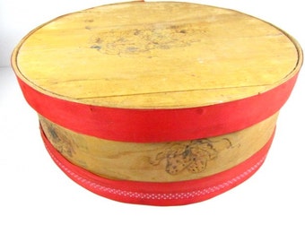 Vintage round wood box, cheese box, cake box, hat box, craft box, French box, sewing box, wood box, container, French decor, serving  box