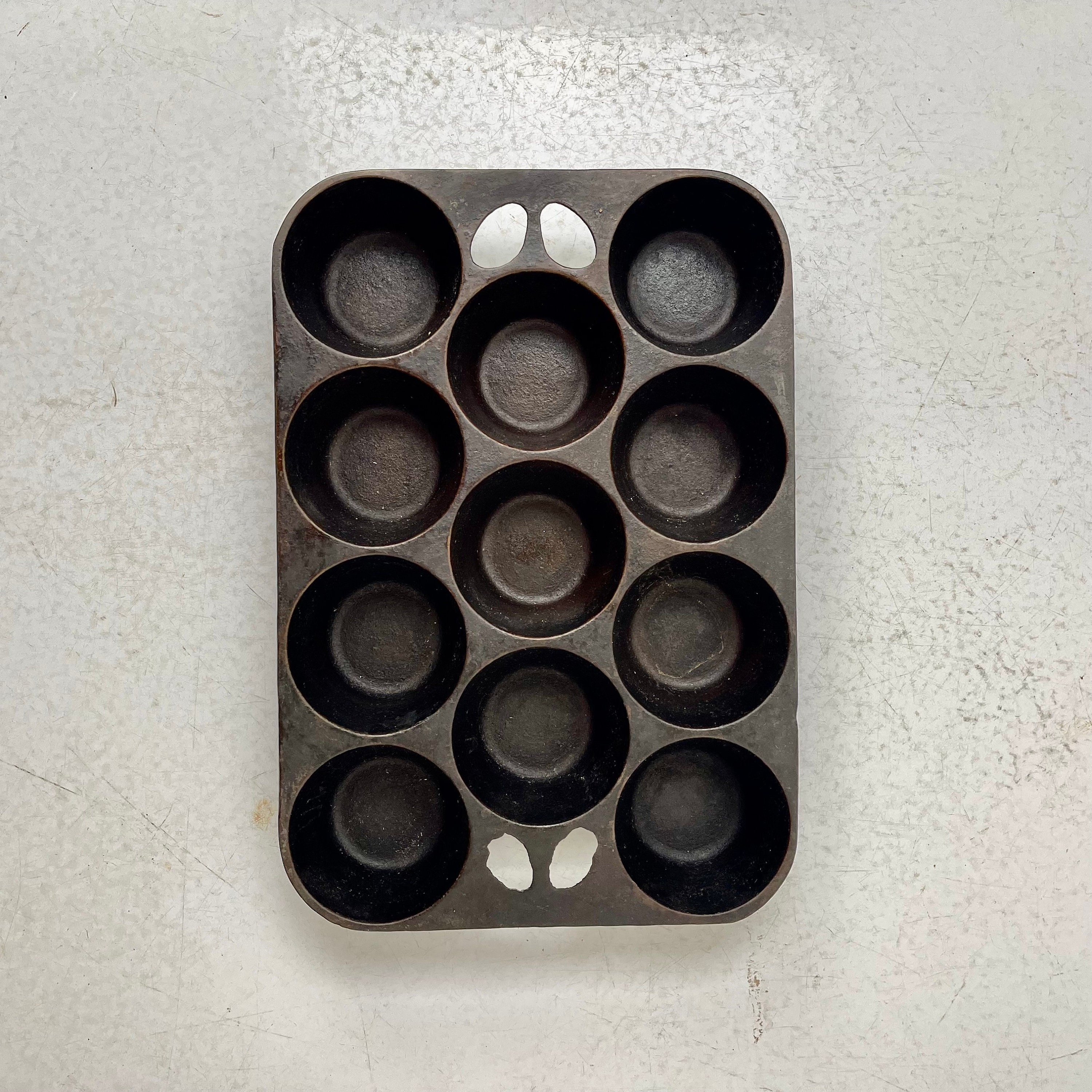 Cast Iron Muffin Pan (Item Number 0170)