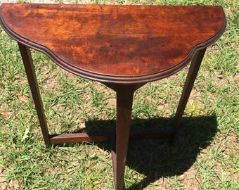Vintage Side Table, Nightstand, Vintage Side Table, scallop wood End Table, tiered table, vintage Furniture, shelf, traditional, half moon