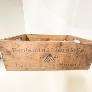 Wood crate,  Benjamin Moore paint, paint shop advertising, wood box, storage crate.farmhouse decor, vintage wood box,