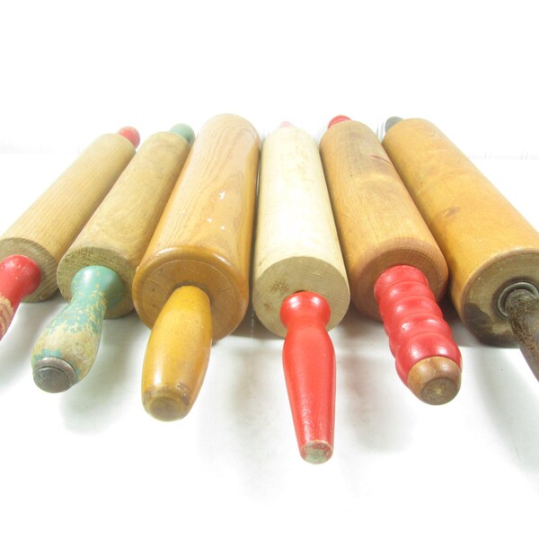 Vintage rolling pin, dough roller, farmhouse decor, kitchen decor, antique rolling pin,collectible red,green