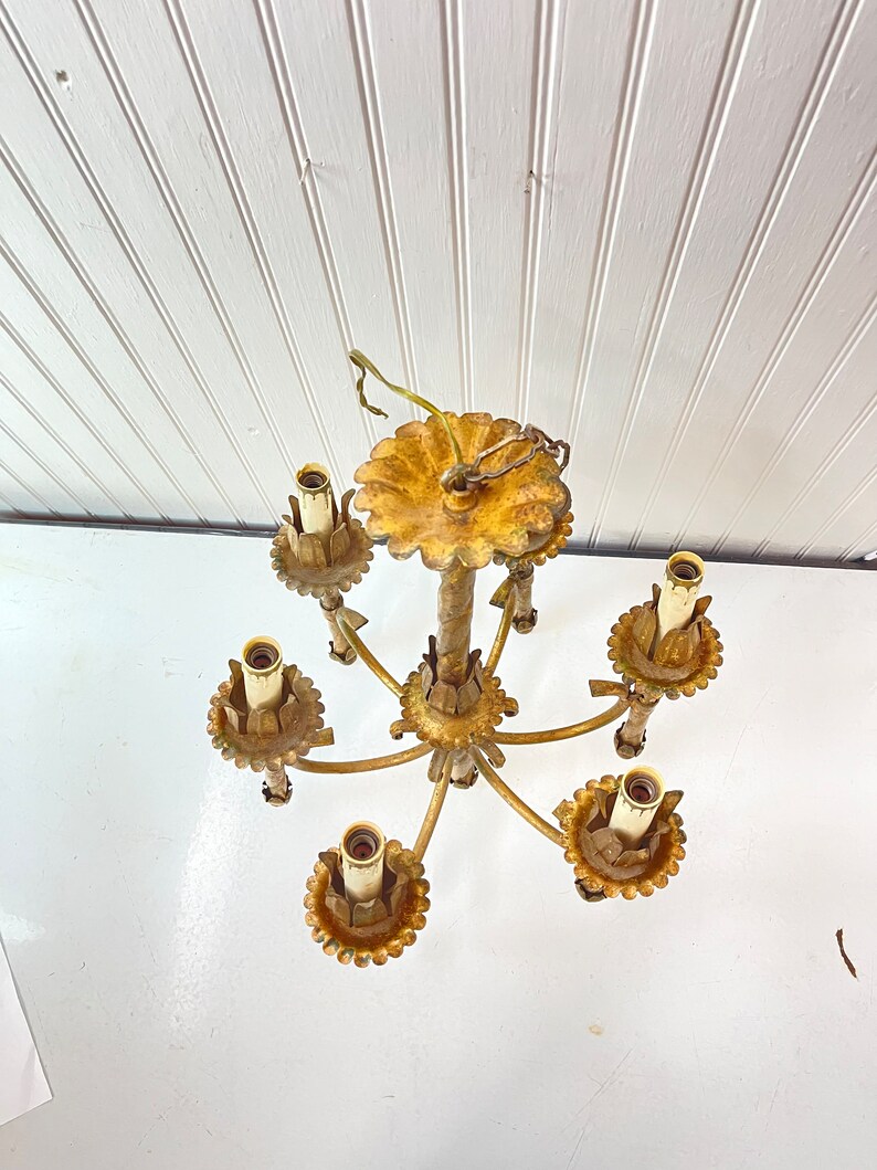 Vintage hanging light, vintage Chandelier, gold gilt,brass light,italiantole, gothic decor,hanging light, antique lighting,vintage Lighting imagem 3