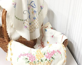 Vintage textile, vintage table runner, vintage linens, flowers embroider, vintage material,textiles,kitchen towel,shabby chic,French country