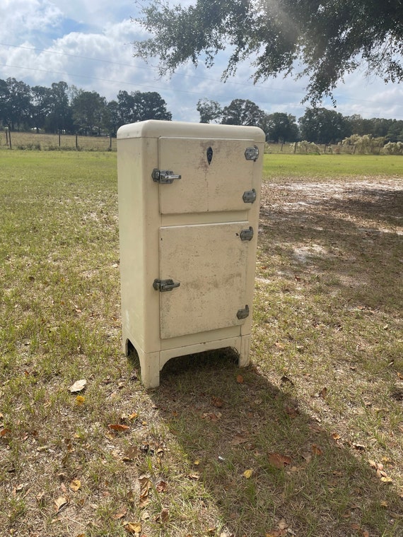 Antique Ice Box, Dictator Ice Box, Refrigerator, Home Bar,storage