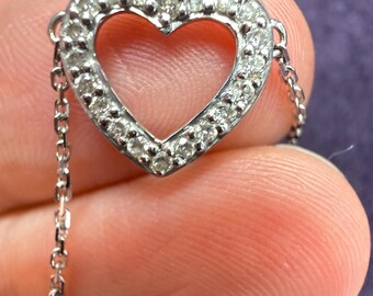 Collar de corazón de oro blanco de 14k y diamantes