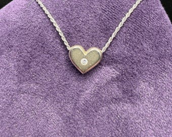 Diapositiva de corazón de oro blanco de 14k con diamante y cadena de cuerda