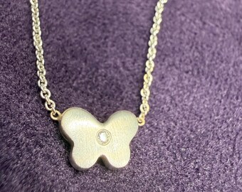 Collar de mariposa de oro blanco de 14k y diamantes