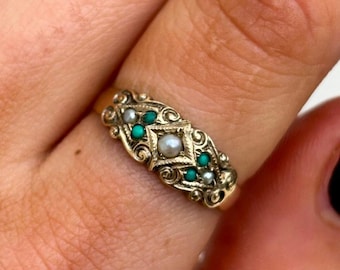 Anillo de oro de 9 quilates con turquesa y perla