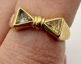 Gold Tone Bow Ring, size 6