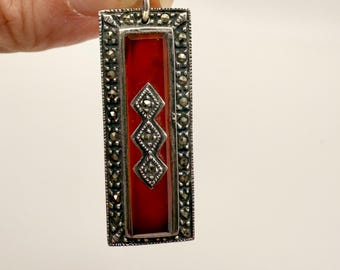 Colgante vintage de plata, marcasita y cornalina