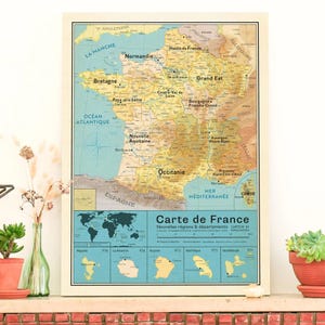 Affiche carte de France style rétro avec nouvelles Régions et départements, sans porte affiche