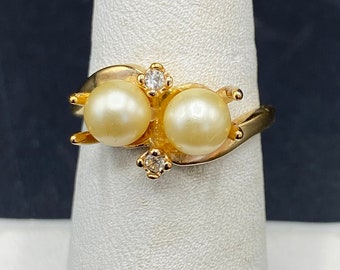 Estate Vintage 18K double pearl and diamond ring size 6.75, weighs 2.5 grams