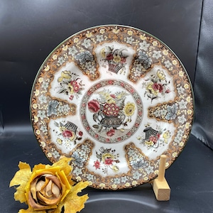 Royal Doulton plate Urn vase with flowers transfer ware, very good condition, fine dining, Wedding/ Bridal shower