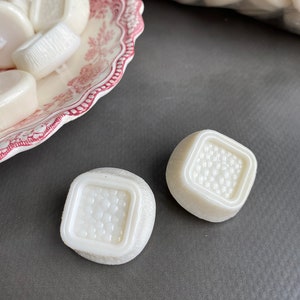 1.5 pounds of Vintage buttons 1960&#39;s buttons cream bubble square pattern, sewing, crafting , jewelry, large buttons, old dead stock,  MINT