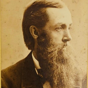 Antique CDV card Bearded man late 1800’s portrait photograph by Vickert phtotgraphy of Haverhill MA, Carte de visite, antique ephemera