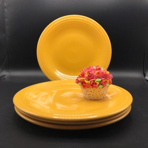 Fiestaware Dinner plates set of 4 1930&#39;s Yellow Homer Laughlin 10 3/8&quot; in Good condition, Mix and match china, bridal shower luncheon