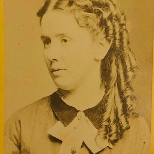 Antique CDV card woman with curls By E.P. & William Kellogg Hartford CT, Carte de visite, ephemera
