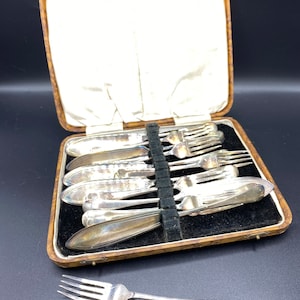 Antique cased Set of 6 forks and knives EPNS A1 silver plate in good condition unpolished, no maker marks