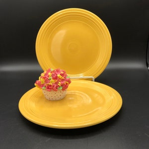 Dinner plates Pair of 1930&#39;s Yellow Homer Laughlin Fiestaware 9 1/2&quot; in Good condition, Mix and match china, bridal shower luncheon