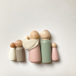 Custom wooden peg family- Personalized Family Pegs-Custom family portrait-personalized family-Custom family gift