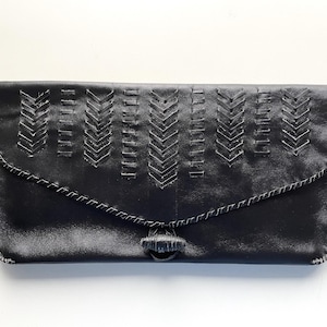 Bolso de mano de piel vegana negra de los años 80, bolso de mano tipo sobre para mujer, monedero de piel sintética con ribete negro, bolso de mano pequeño con correa, idea de regalo para ella