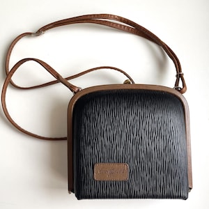 Kleine Umhängetasche, vegane Ledertasche, schwarze Damen Schultertasche aus Kunstleder, Handtasche mit Gurt, Sommer Festival, Geschenk für Sie