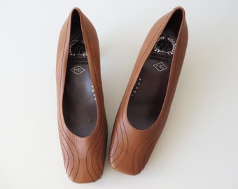 Scarpe con tacco grosso in pelle marrone vintage: scarpe da ufficio anni '90 US 7.5 / EUR 38