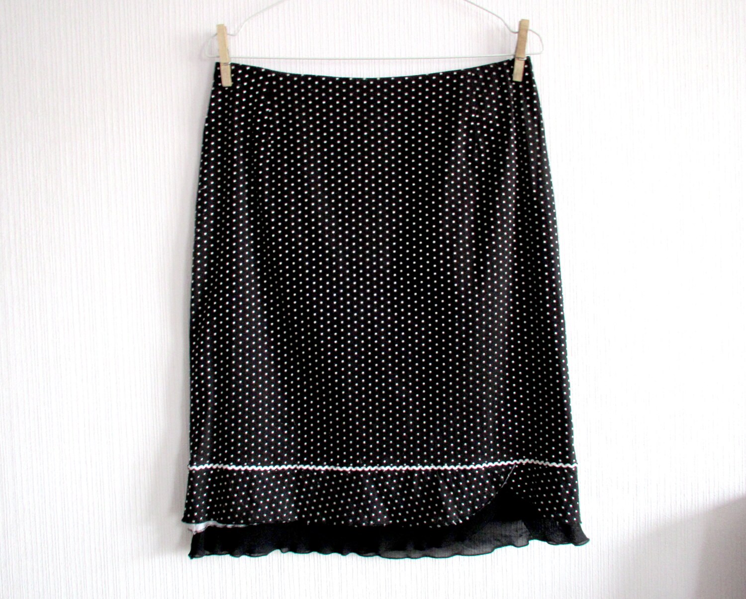 Black pencil skirt with ruffle hotsell