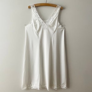 Full slip negligee with lace trim, White vintage lingerie, Women's undergarments, ladies underwear, gift idea for collector, size large
