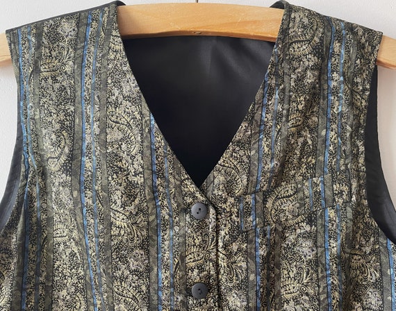 80s Women's tapestry vest, paisley print vest, re… - image 2