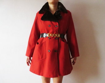 Abrigo de invierno rojo vintage con cuello de piel sintética y doble botonadura (talla grande)