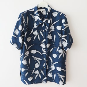Vintage 80s Blue Floral Summer Blouse Flower Print Short Sleeve Women&#39;s Poly Shirt Shoulder Pads Gift for Mom Medium Size