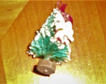 Vintage Christmas Pin Wire Brush Tree Gold Wood Base Plastic Santa Snowman