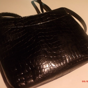 Cartera de piel negra