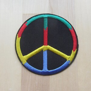 Peace Sign Iron On Patch, Hippy Boho Iron-on Patch, Retro 60s 70s Peace Badge, Rainbow Embroidered Applique, Round Art Patch