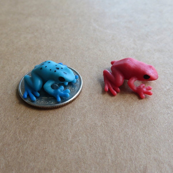 Miniature Dart Frogs - Terrarium & Fairy Garden Supplies - Micro Tiny Creatures Soap Making Resin Diorama Supplies- Frog Gift