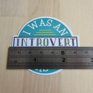 Introvert Vinyl Die Cut Sticker, Funny Introvert Gift, Introvert Word Typography Humor Stationery, Introvert Sticker Badge afbeelding 5