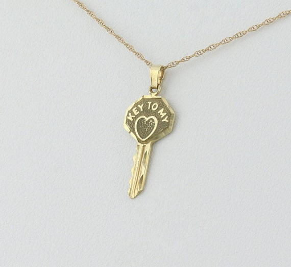 14k Yellow Gold 'Key To My Heart' Necklace 18" Ch… - image 3