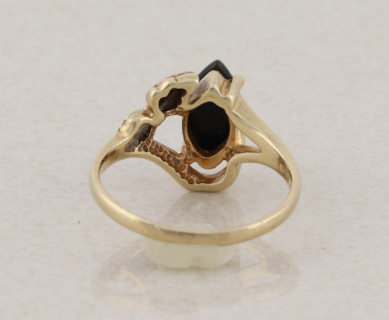 10k Yellow Gold Black Onyx Black Hills Gold Mom Ring Size 7